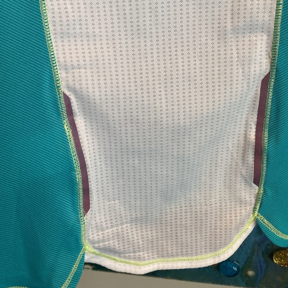 TNF Super Lightweight Running Tank - Picture 3 of 8